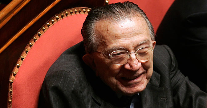Andreotti, le frasi celebri - A pensare male degli altri si fa peccato